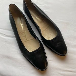 Vintage Salvator Ferragamo Boutique Black Leather Flats